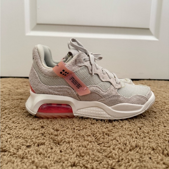 Air Jordan Women’s Jordan MA2 Size 5.5 - Picture 2 of 7